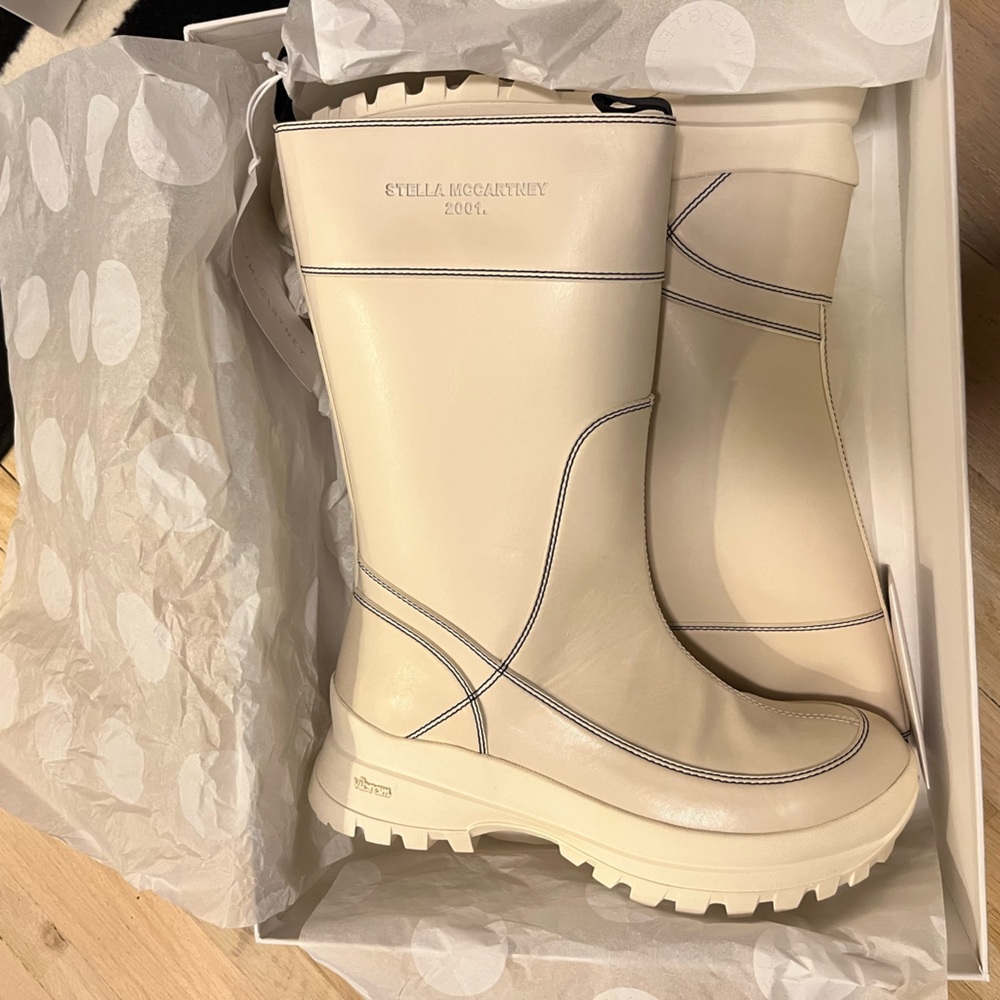 Stella McCartney - “In the Rain Boots”